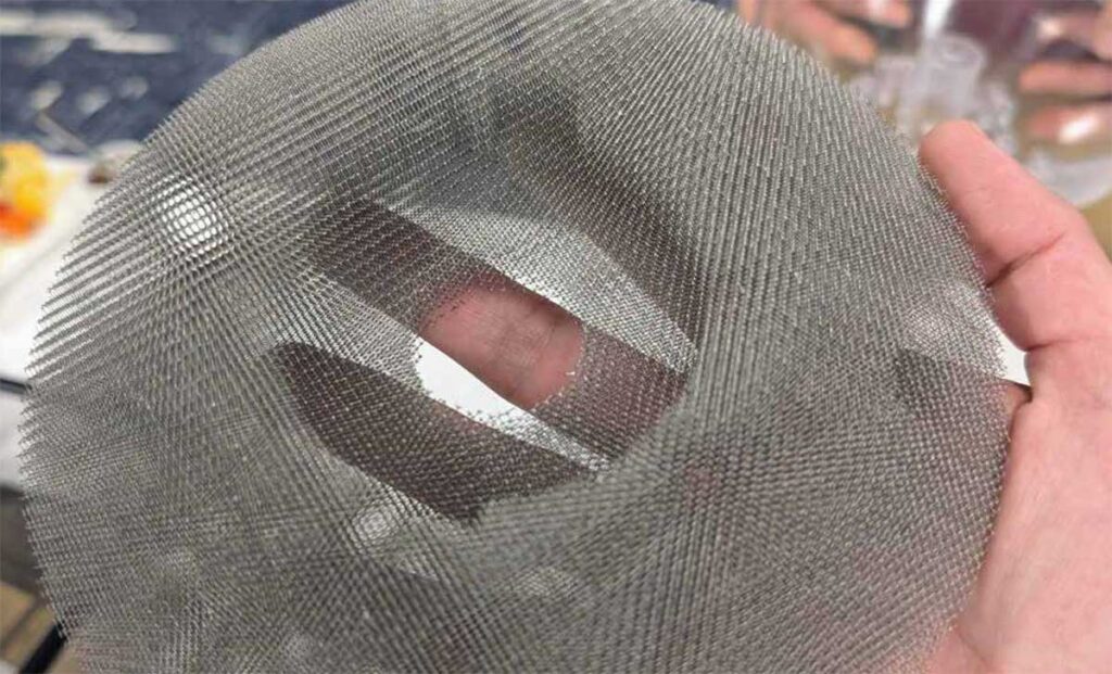 Large MSR crush lattice component displayed at AMUG 2025 [14]